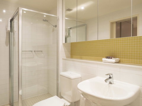 Oaks Glenelg Liberty Suites - Accommodation 4U 23