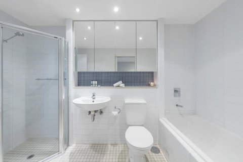 Oaks Glenelg Liberty Suites - Accommodation 4U 32