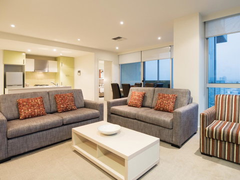 Oaks Glenelg Liberty Suites - Accommodation 4U 25