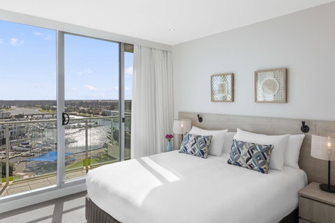 Oaks Glenelg Liberty Suites - Accommodation 4U 34