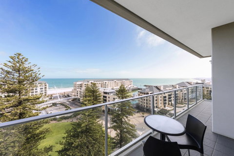 Oaks Glenelg Liberty Suites - Accommodation 4U 14