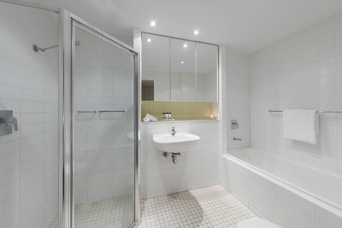 Oaks Glenelg Liberty Suites - Accommodation 4U 28