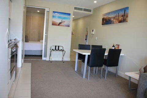 Beachside Luxury Getaway In Glenelg - Accommodation 4U 4