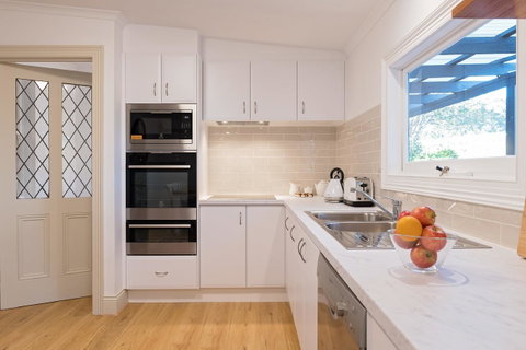 The Other House - Accommodation 4U 10