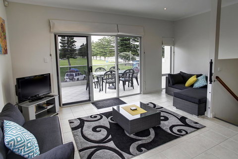 Tasman Beachside Apartment - Accommodation 4U 4