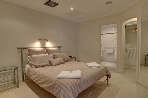 Tasman Beachside Apartment - Accommodation 4U 6