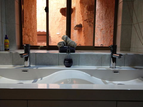 Zen Underground B&B - Accommodation 4U 6