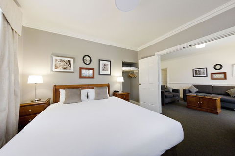 Majestic Old Lion Apartments - Accommodation 4U 13