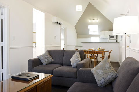 Majestic Old Lion Apartments - Accommodation 4U 11