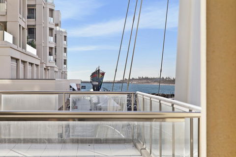 Glenelg Seaside Apartment - Accommodation 4U 0