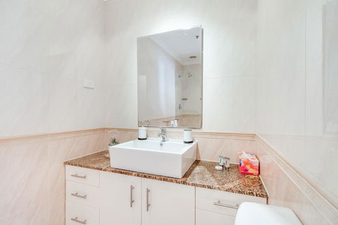 York Apartments On Grenfell - Accommodation 4U 13