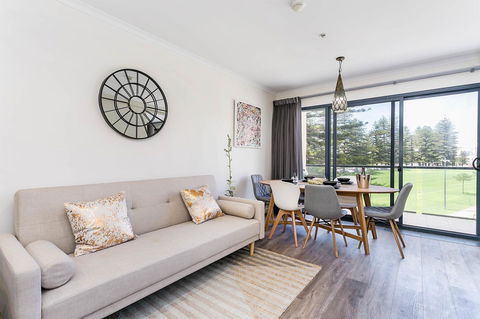Heart Of Glenelg BnB - Accommodation 4U 10