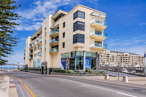Heart Of Glenelg BnB - Accommodation 4U 16