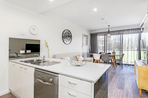 Heart Of Glenelg BnB - Accommodation 4U 5