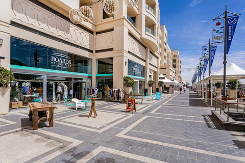 Heart Of Glenelg BnB - Accommodation 4U 17