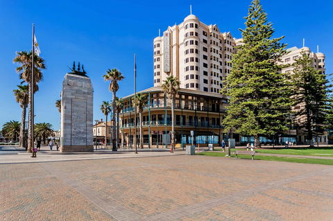Heart Of Glenelg BnB - Accommodation 4U 25