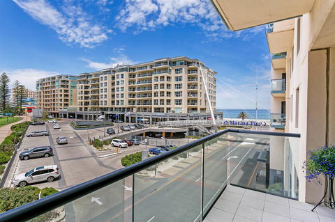 Heart Of Glenelg BnB - Accommodation 4U 13