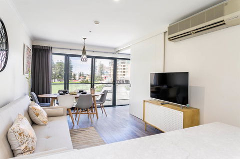 Heart Of Glenelg BnB - Accommodation 4U 8