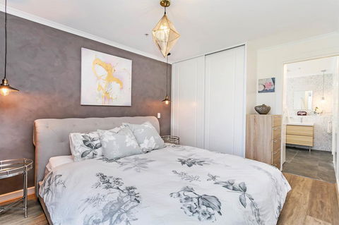 Heart Of Glenelg BnB - Accommodation 4U 1
