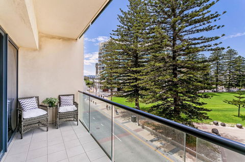 Heart Of Glenelg BnB - Accommodation 4U 12