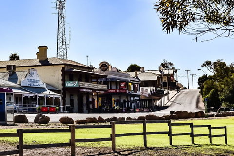 Commercial Hotel Morgan - Accommodation 4U 1
