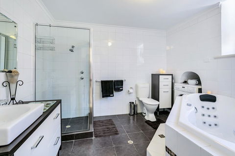 \'THE CHURCH\' Guest Home, Gawler Barossa Region - Accommodation 4U 5