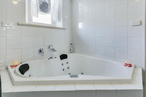 \'THE CHURCH\' Guest Home, Gawler Barossa Region - Accommodation 4U 6