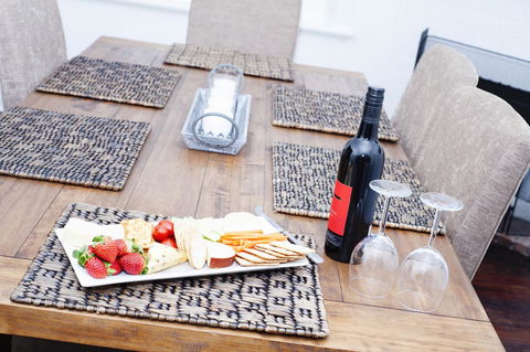 Two Cow Cottage Bed & Breakfast - Accommodation 4U 8