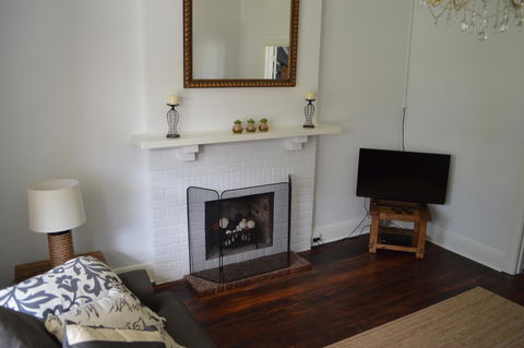 Two Cow Cottage Bed & Breakfast - Accommodation 4U 11