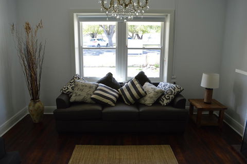 Two Cow Cottage Bed & Breakfast - Accommodation 4U 14