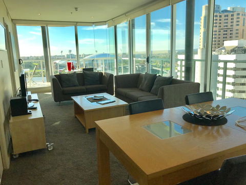 Adelaide DressCircle Apartments - North Terrace - Accommodation 4U 9