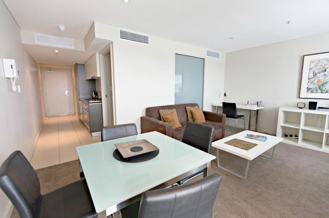 Adelaide DressCircle Apartments - North Terrace - Accommodation 4U 12