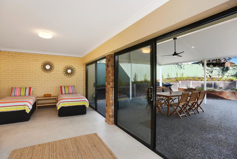 Port Of Call - Port Willunga - C21 SouthCoast Holidays - Accommodation 4U 22
