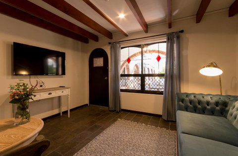 The Manor Basket Range - Accommodation 4U 7