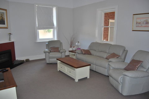 Jacaranda Cottage - Accommodation 4U 6