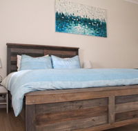 Smugglers Inn Studio Apartments - Accommodation 4U