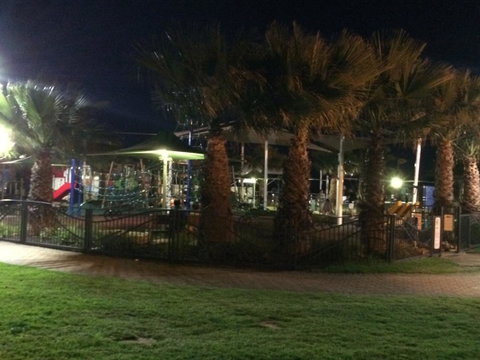 Adelaide - Semaphore Beach Front - Accommodation 4U 28