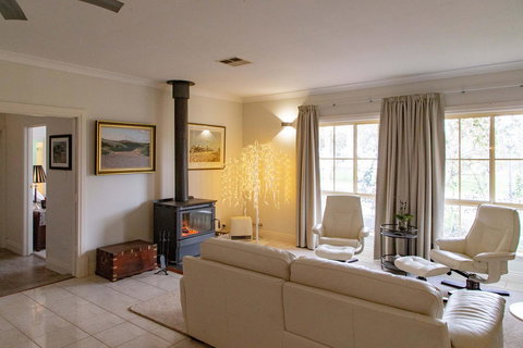 Angaston House - Accommodation 4U 5