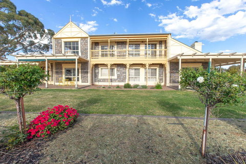 Angaston House - Accommodation 4U 24