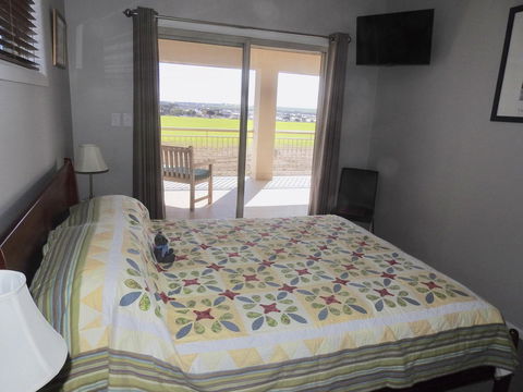 Rezare House Bed & Breakfast - Accommodation 4U 13
