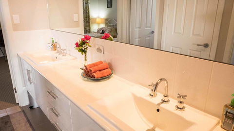 Rezare House Bed & Breakfast - Accommodation 4U 21