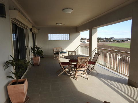 Rezare House Bed & Breakfast - Accommodation 4U 18