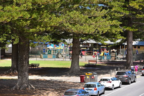 Breeze Beachfront Apartment - Accommodation 4U 2