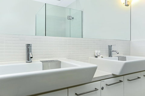 Breeze Beachfront Apartment - Accommodation 4U 16