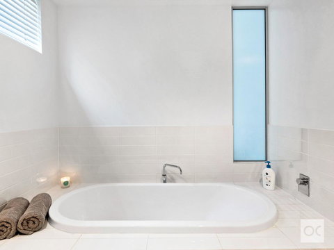 Breeze Beachfront Apartment - Accommodation 4U 30