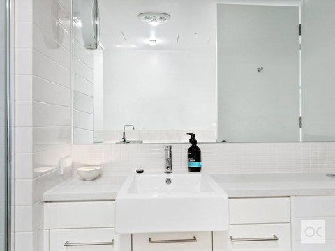 Breeze Beachfront Apartment - Accommodation 4U 36