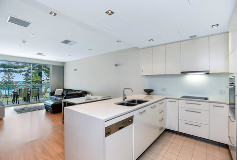 Breeze Beachfront Apartment - Accommodation 4U 9