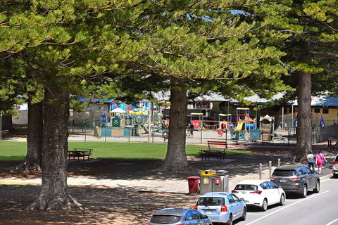 Breeze Beachfront Apartment - Accommodation 4U 1