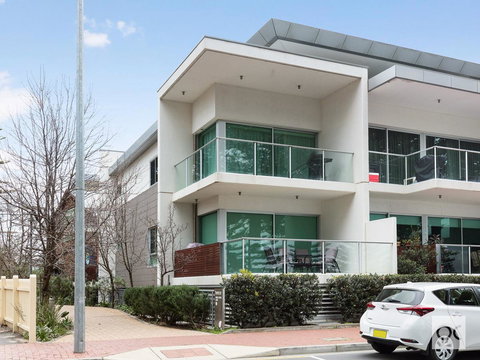 Breeze Beachfront Apartment - Accommodation 4U 24