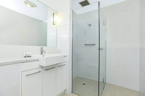 Breeze Beachfront Apartment - Accommodation 4U 14